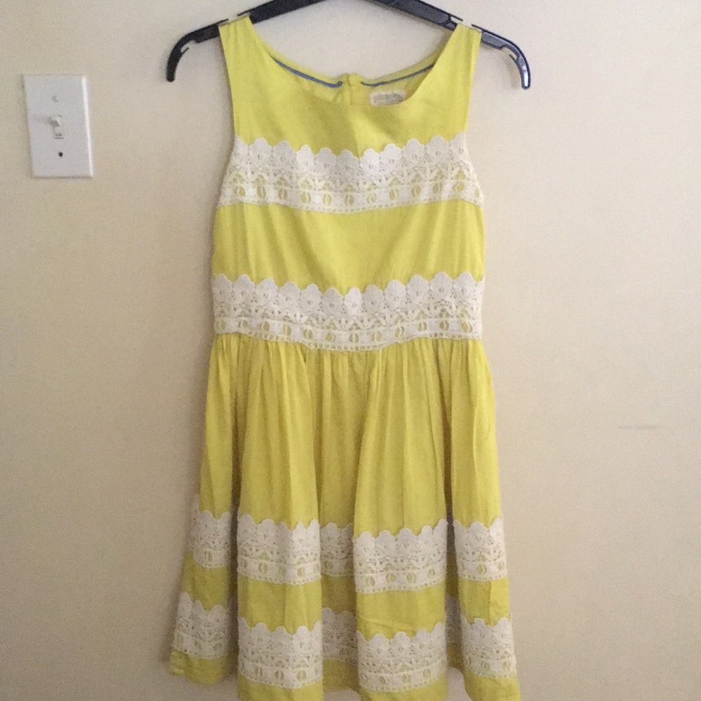 Sleeveless dress